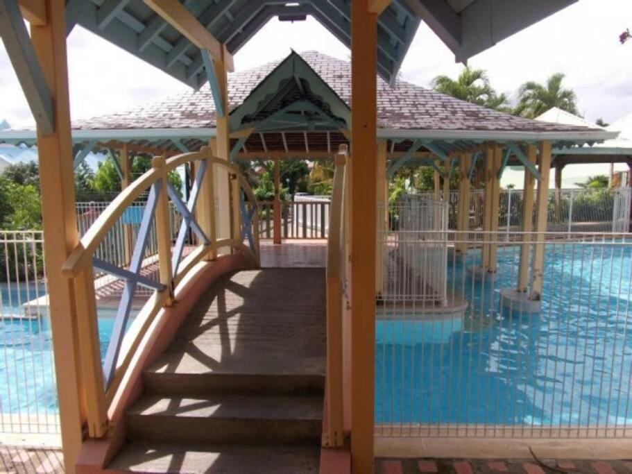 Appartement Ker-Eol Residence Canouan Sainte-Anne Avec Piscine מראה חיצוני תמונה